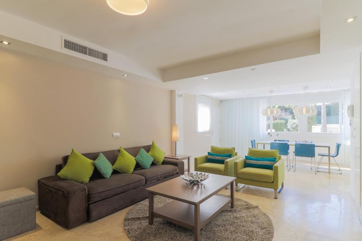 C43 - Family House With Terrace And Shared Pool Villa เบนัลมาเดนา ภายนอก รูปภาพ
