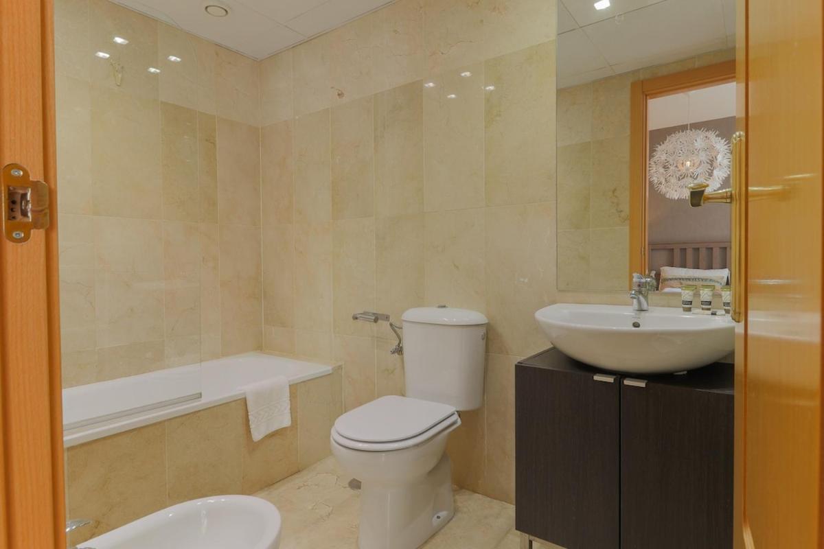 C43 - Family House With Terrace And Shared Pool Villa เบนัลมาเดนา ภายนอก รูปภาพ