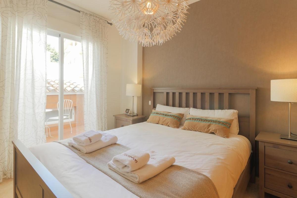 C43 - Family House With Terrace And Shared Pool Villa เบนัลมาเดนา ภายนอก รูปภาพ